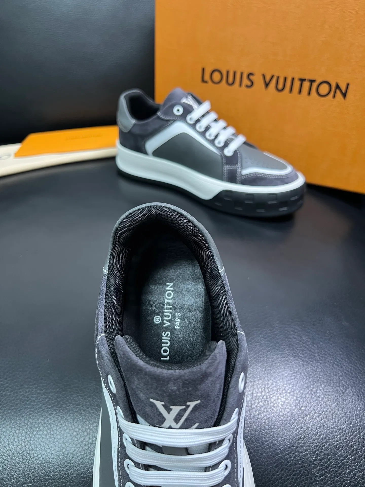 Men's shoes 💰740 Lv top purchase Louis Vuitton, counter synchronization, uppers imported from Italy cowhide, imported mesh padding soft and comfortable, soles: original soles specially provided by the original factory, T men's shoes 💰U exclusive movable molded soles super comfortable, original factory and single goods, high quality, welcome to compare, code number 39-44 (customized 38-45) 85858